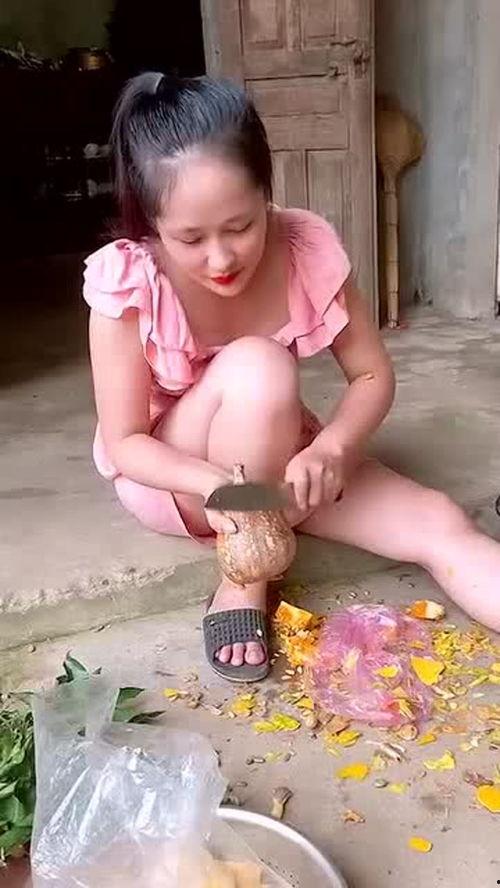 越南小女孩吃瓜视频大全,萌态十足，萌化人心