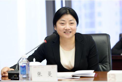 银行行长女行长吃瓜视频,揭秘银行行长日常
